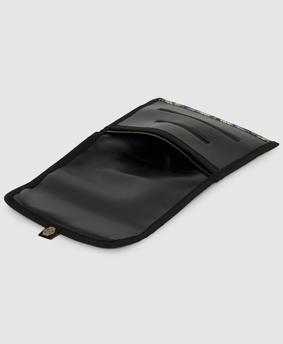 Rolling tobacco pouch case vegan
