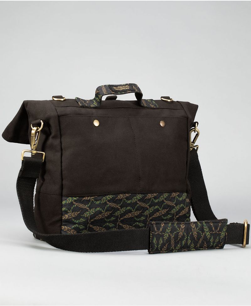 Nyoka Messenger Bag / NEW