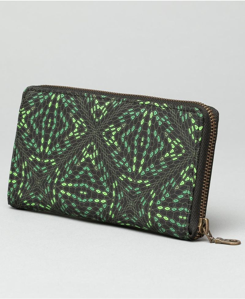 large-canvas-wallet-women-psychedelic-vegan