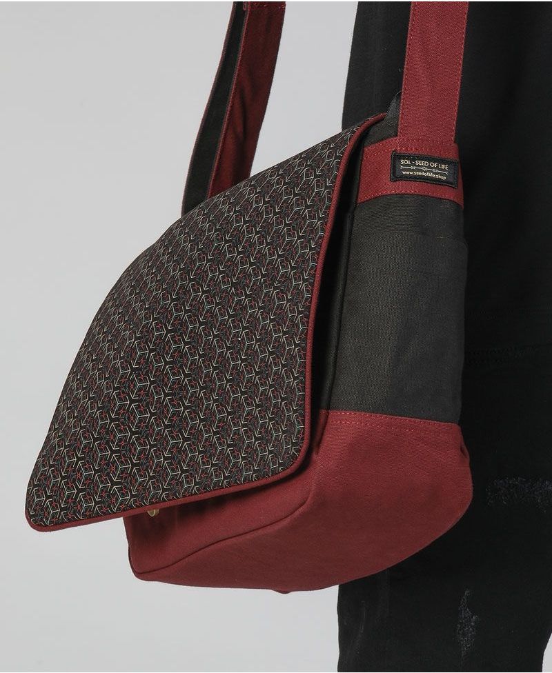 Kubic Messenger Bag | Maroon