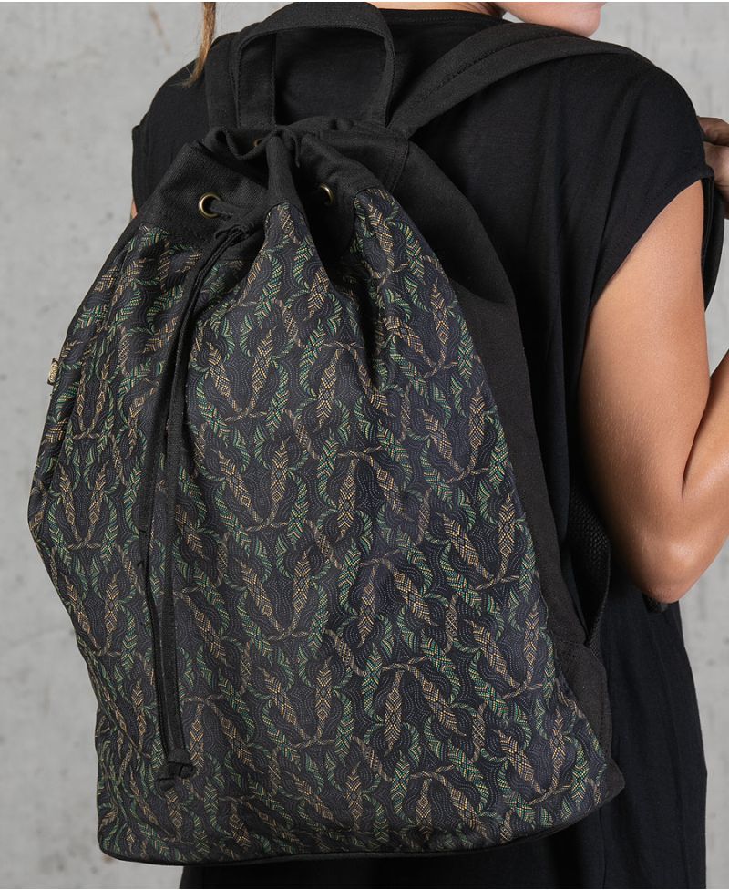 Nyoka  ➟ Padded Straps Drawstring Backpack 