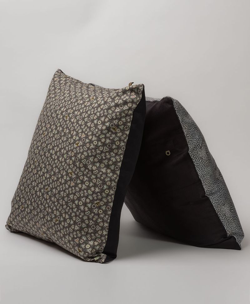 Beez Cushion Cover 18x18 