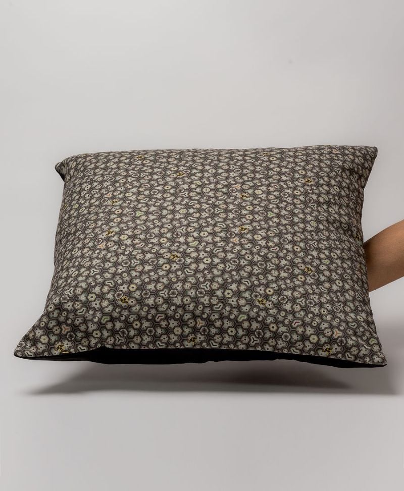 Beez Cushion Cover 18x18 