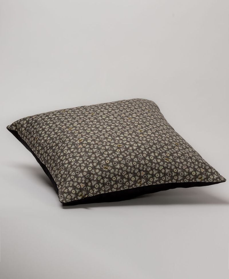 Beez Cushion Cover 18x18 