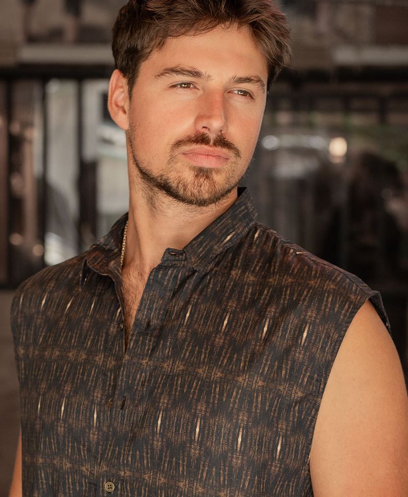 Longis Sleeveless Button Up 