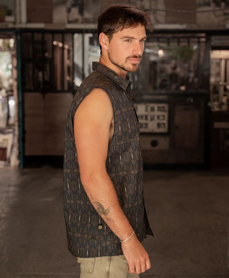 Longis Sleeveless Button Up 