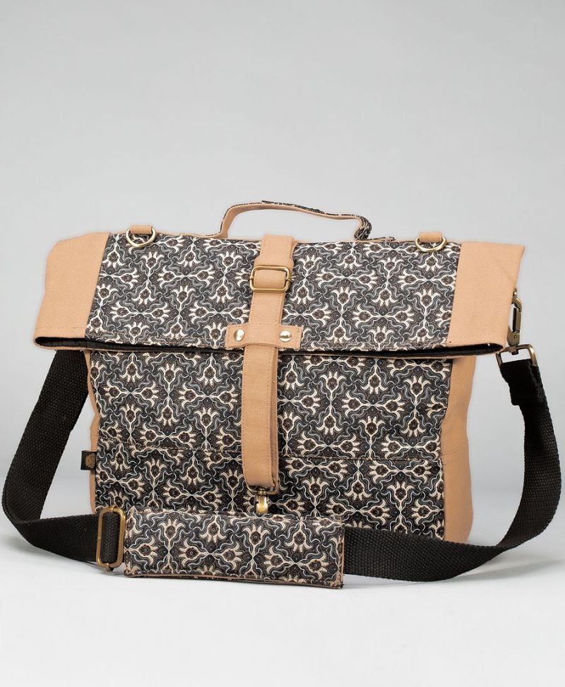 Laptop messenger canvas bag for women 