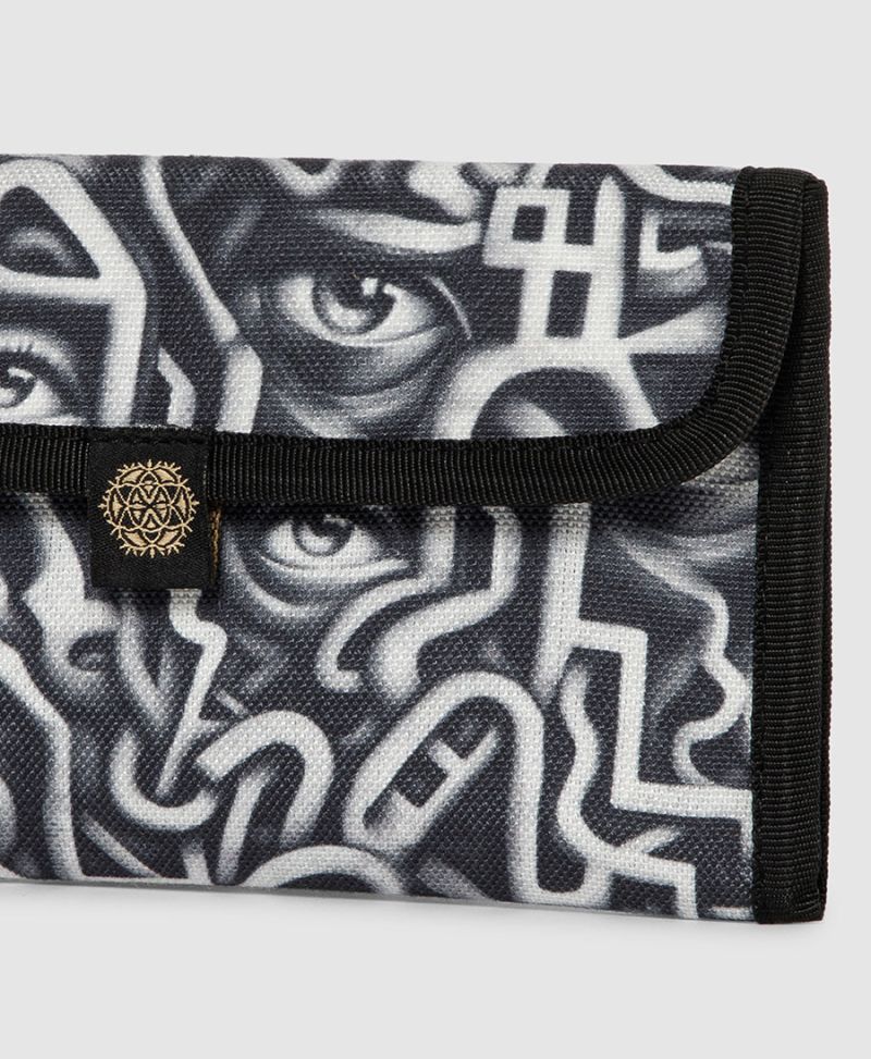 Rolling tobacco pouch case vegan