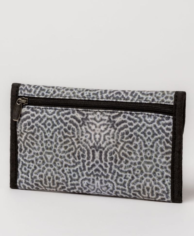 Diploria Tobacco Pouch