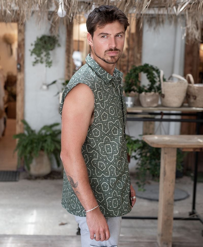Trigul Sleeveless Button Up 