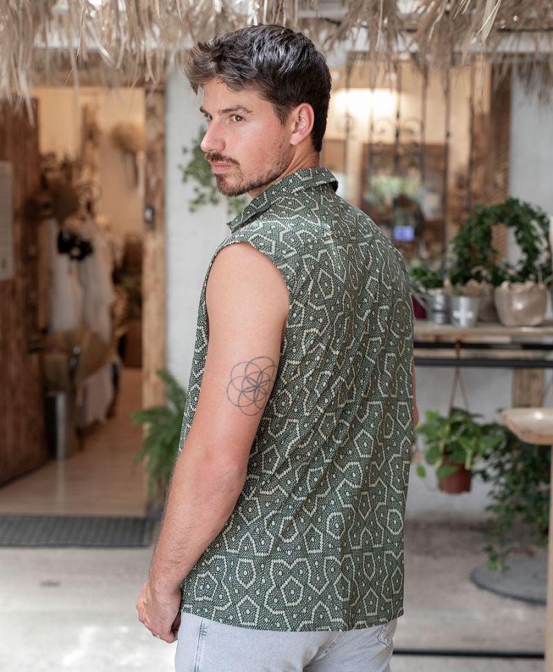 Trigul Sleeveless Button Up 