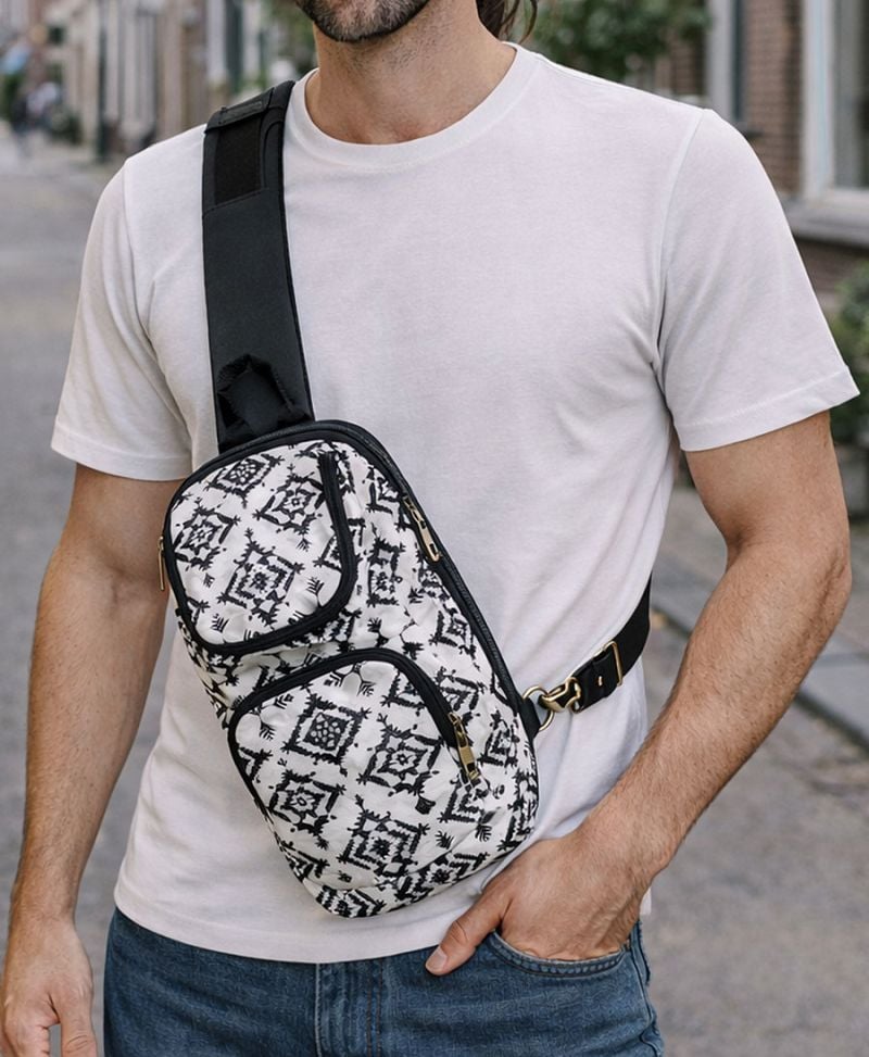 Arrowra Mid Sling Bag