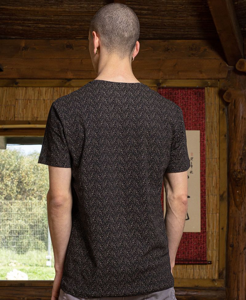 Peach T-shirt ➟ Black