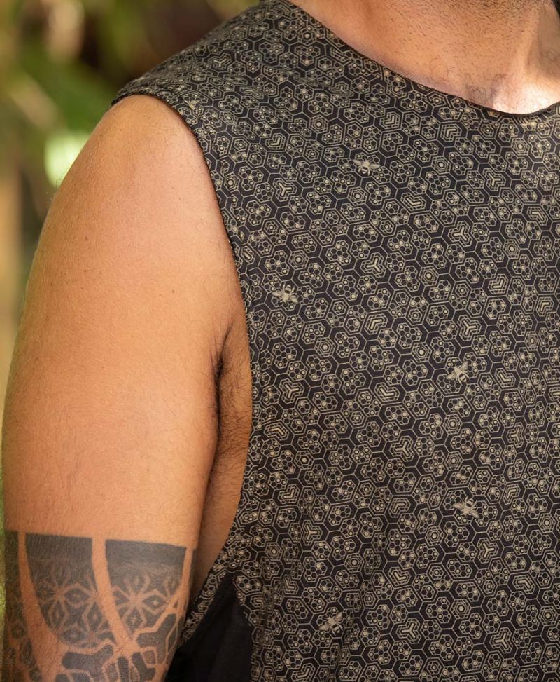 Beez Tank Top ➟ Black