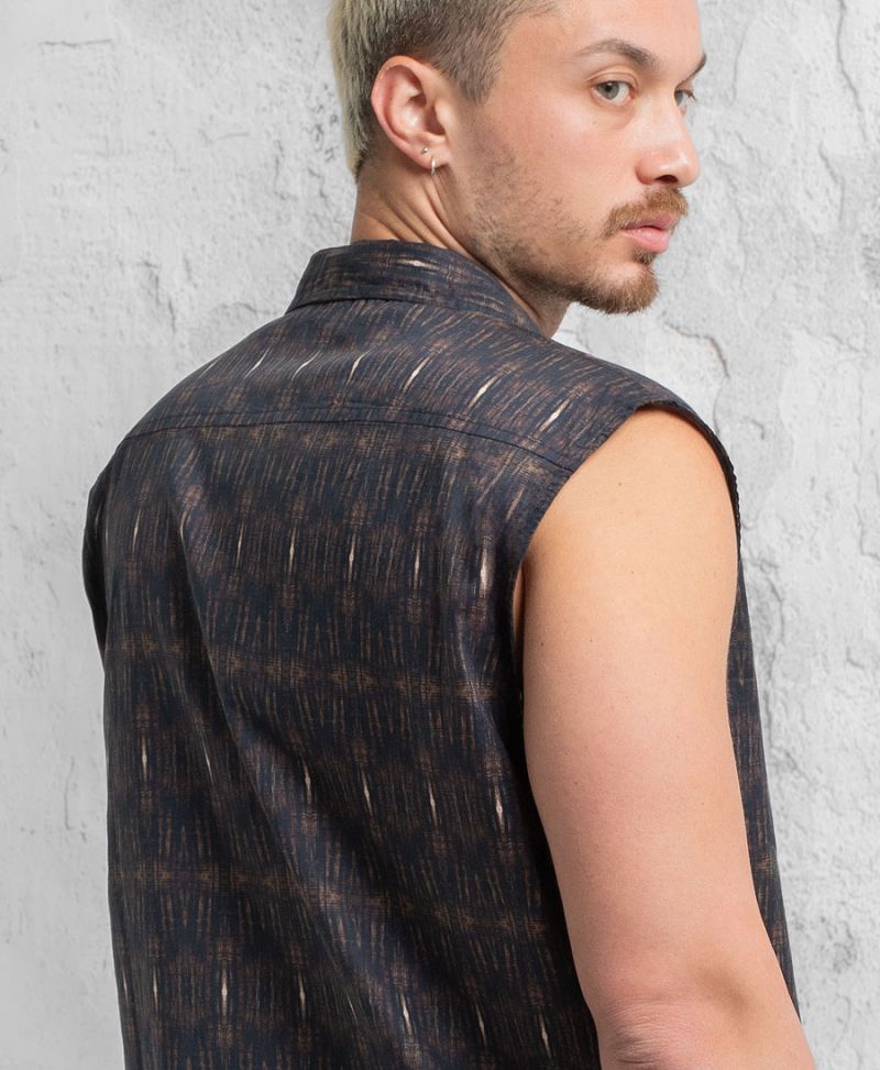 Longis Sleeveless Button Up 