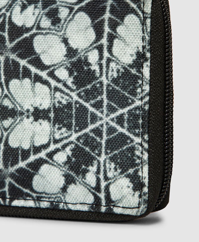 Cyclamen  Mens Zip Wallet 