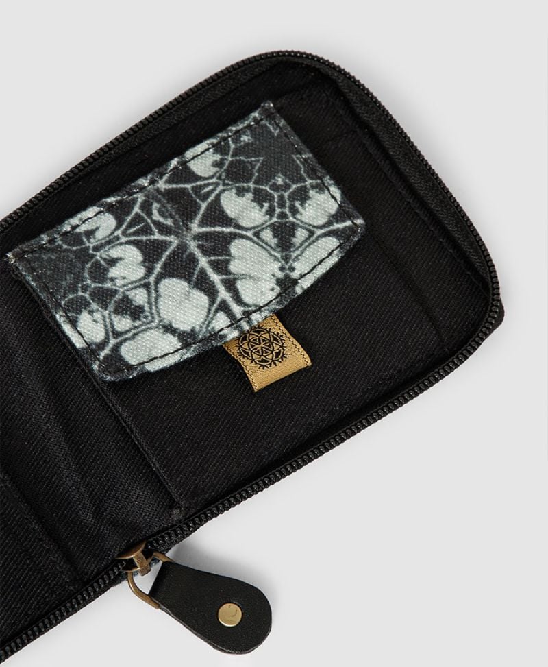 Cyclamen  Mens Zip Wallet 
