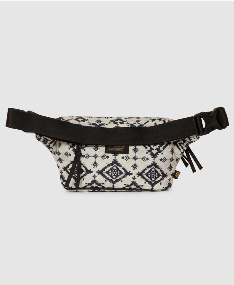 Arrowra Pouch