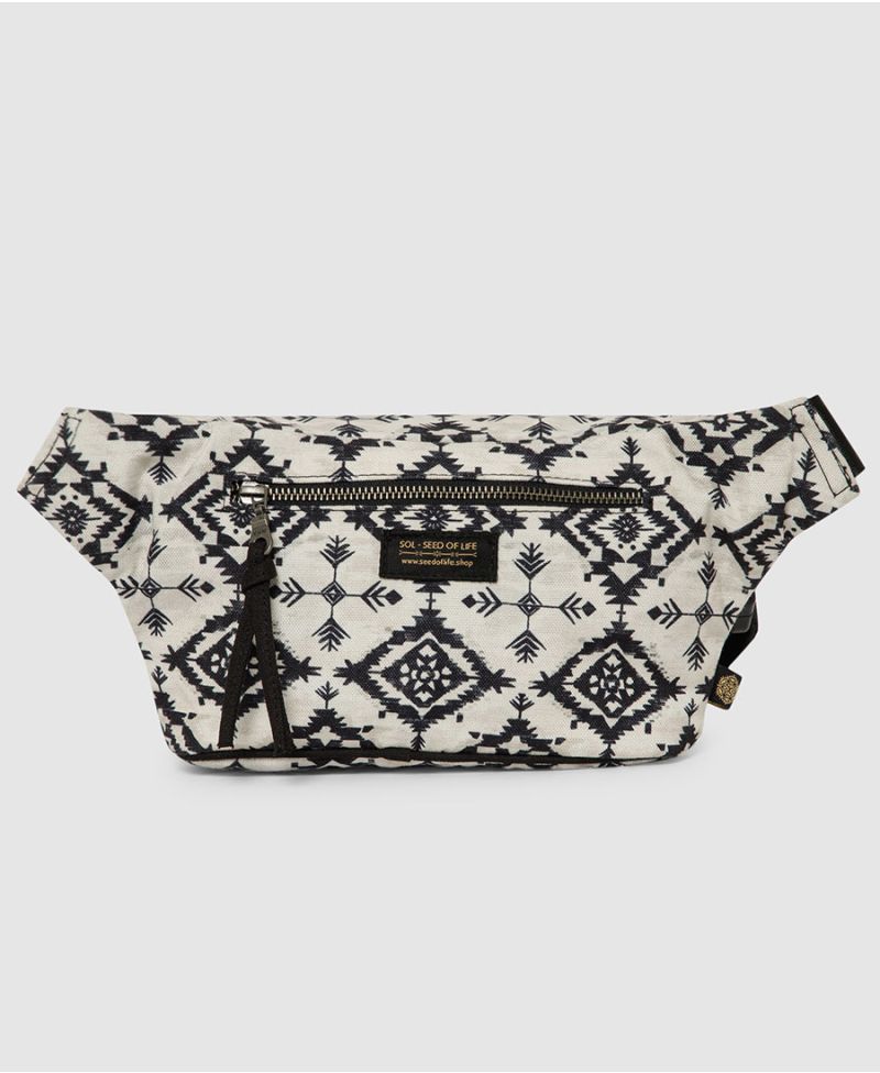 Arrowra Pouch