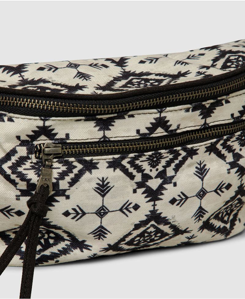 Arrowra Pouch
