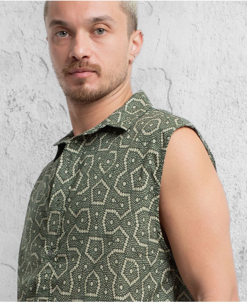 Trigul Sleeveless Button Up 