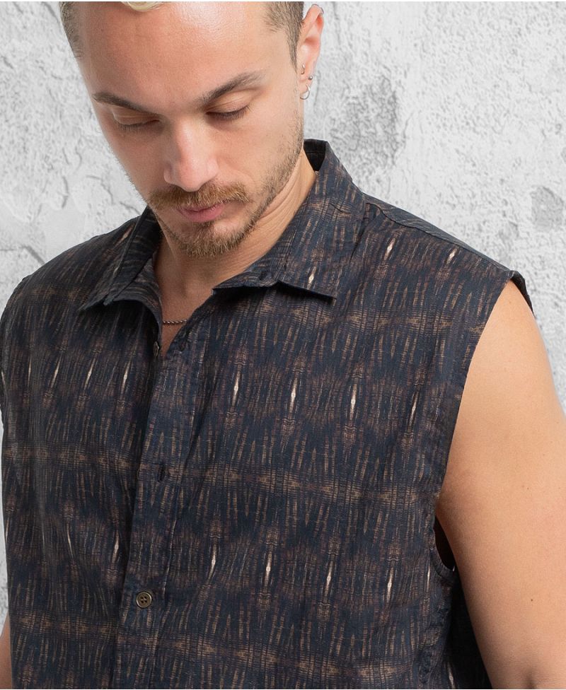 Longis Sleeveless Button Up 