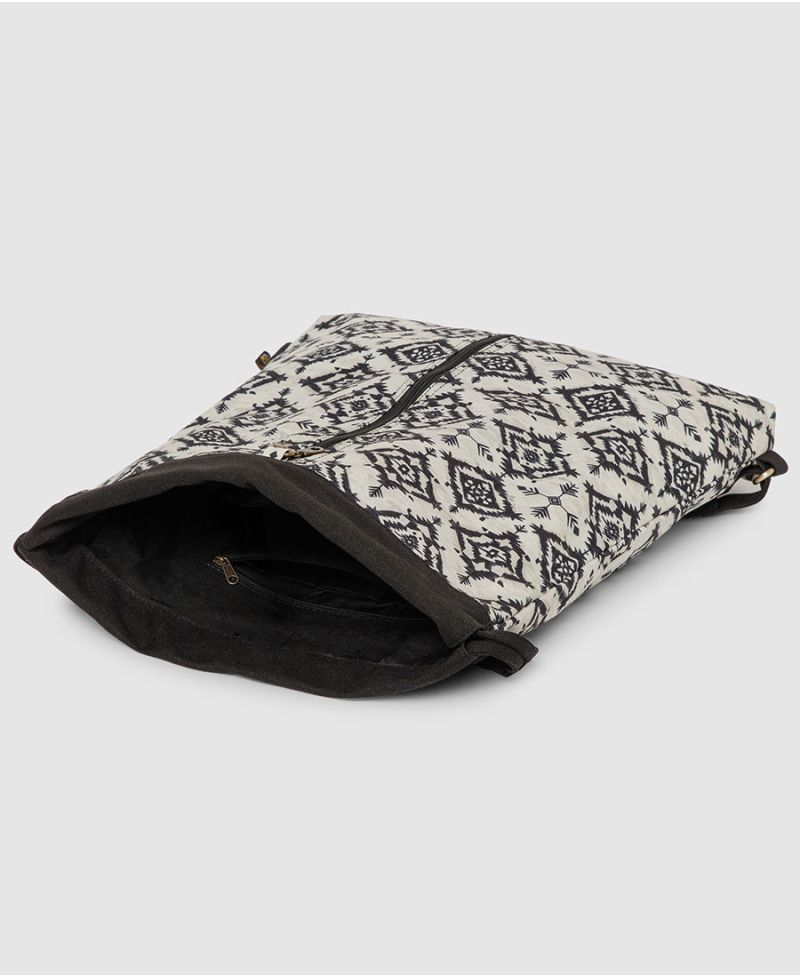 Arrowra Drawstring Backpack