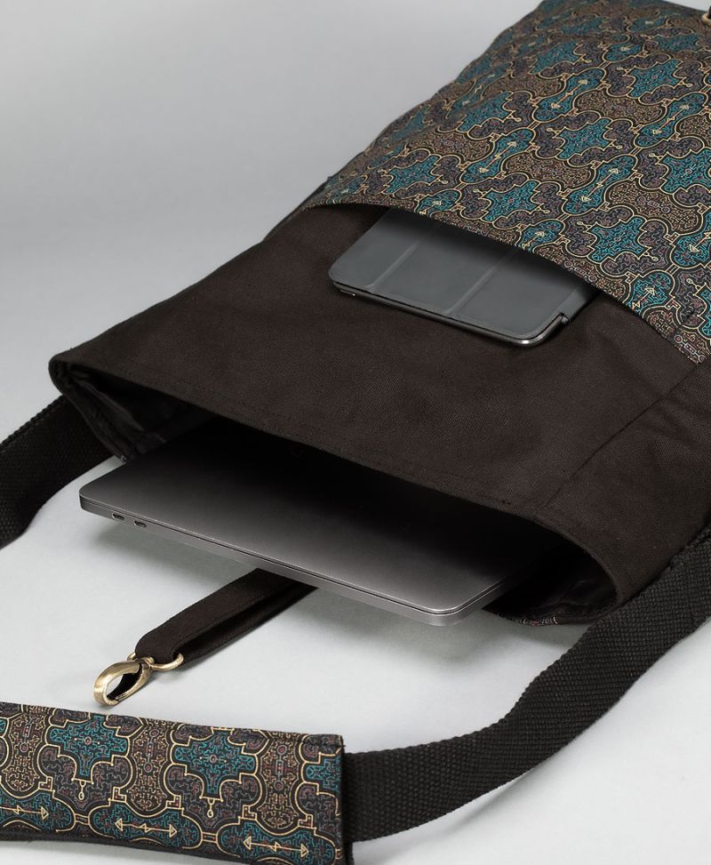 Shipibo messenger bag for laptop