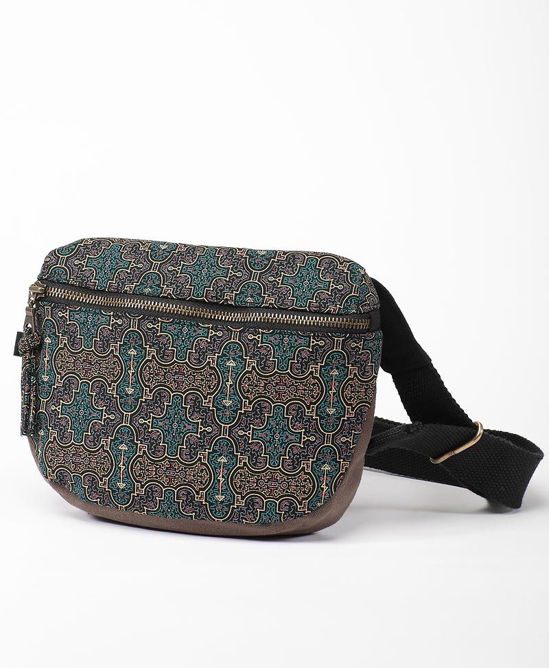 shipibo-women-pouch-pocket-belt-fanny-pack-sacred-geometry